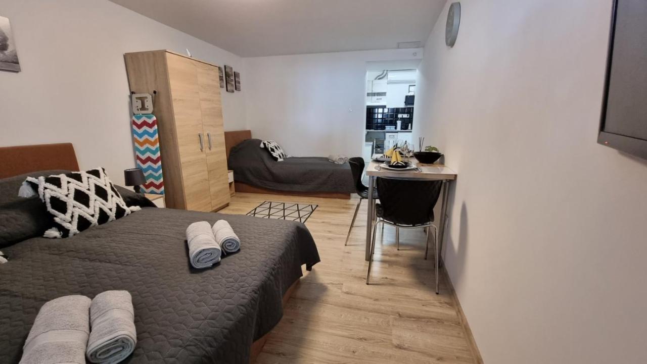 Holiness Apartmanok 塞格德 外观 照片