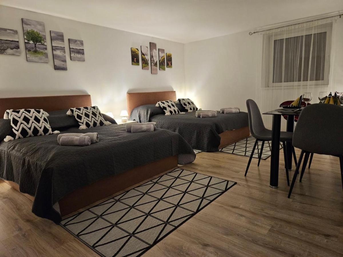 Holiness Apartmanok 塞格德 外观 照片