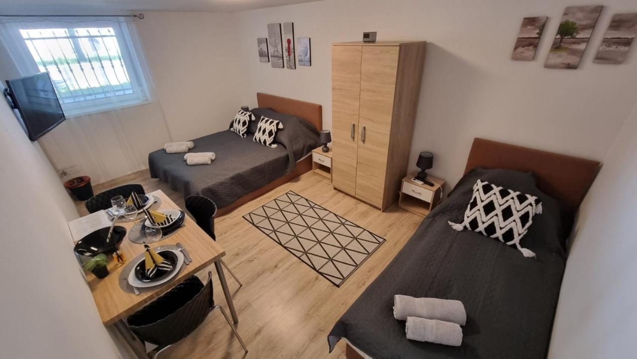 Holiness Apartmanok 塞格德 外观 照片